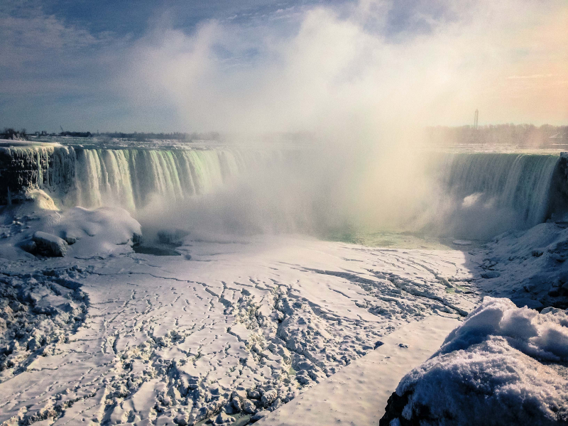 Illustration for article titled Niagara Falls Isn't Frozen—But It's Getting There, And It's Beautiful